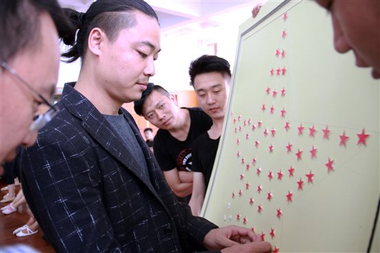 李导贴红五星.jpg